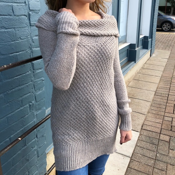 🍁 Off the Shoulder Sweater 🍁 - Picture 3 of 3